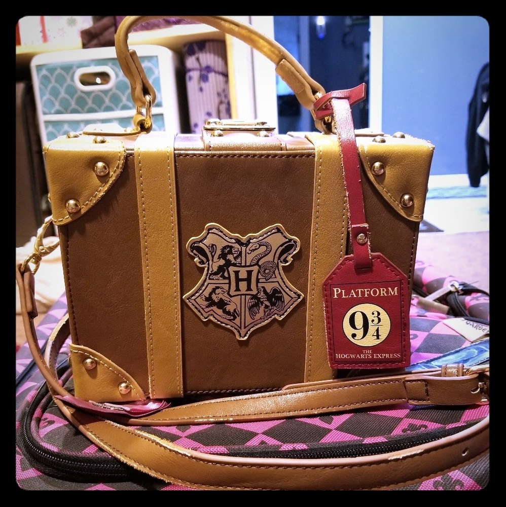 Hogwarts Harry Potter trunk purse
